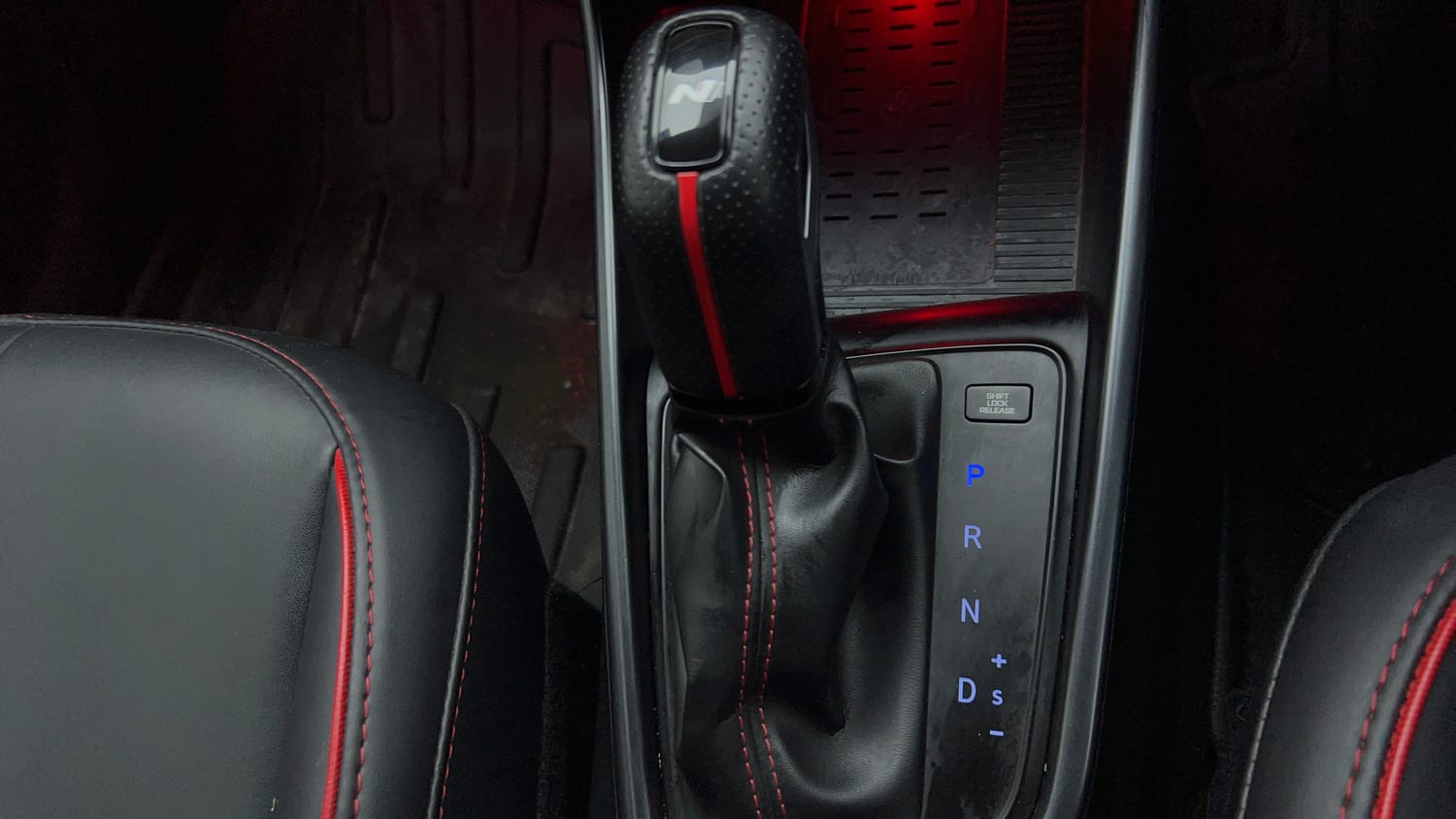 Used 2023 Hyundai i20 N Line N8 1.0 Turbo DCT Petrol Automatic interior GEAR  KNOB VIEW