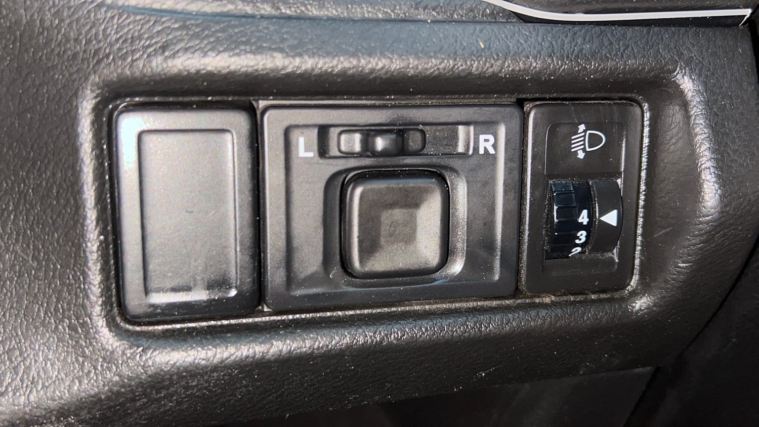 Used 2021 maruti-suzuki Vitara Brezza LXi Petrol Manual top_features Adjustable ORVM