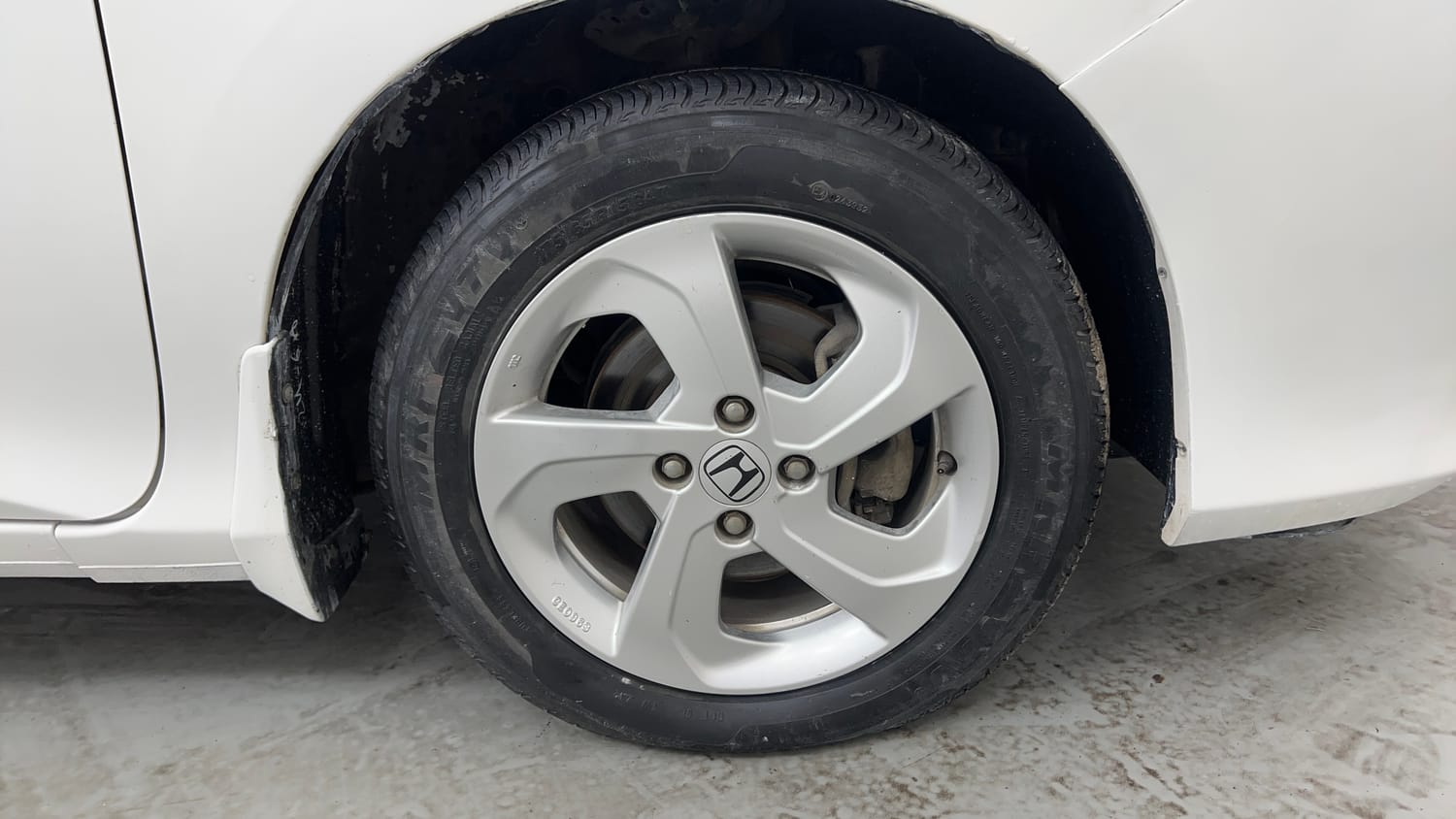 Used 2016 Honda City VX Diesel Diesel Manual tyres RIGHT FRONT TYRE RIM VIEW