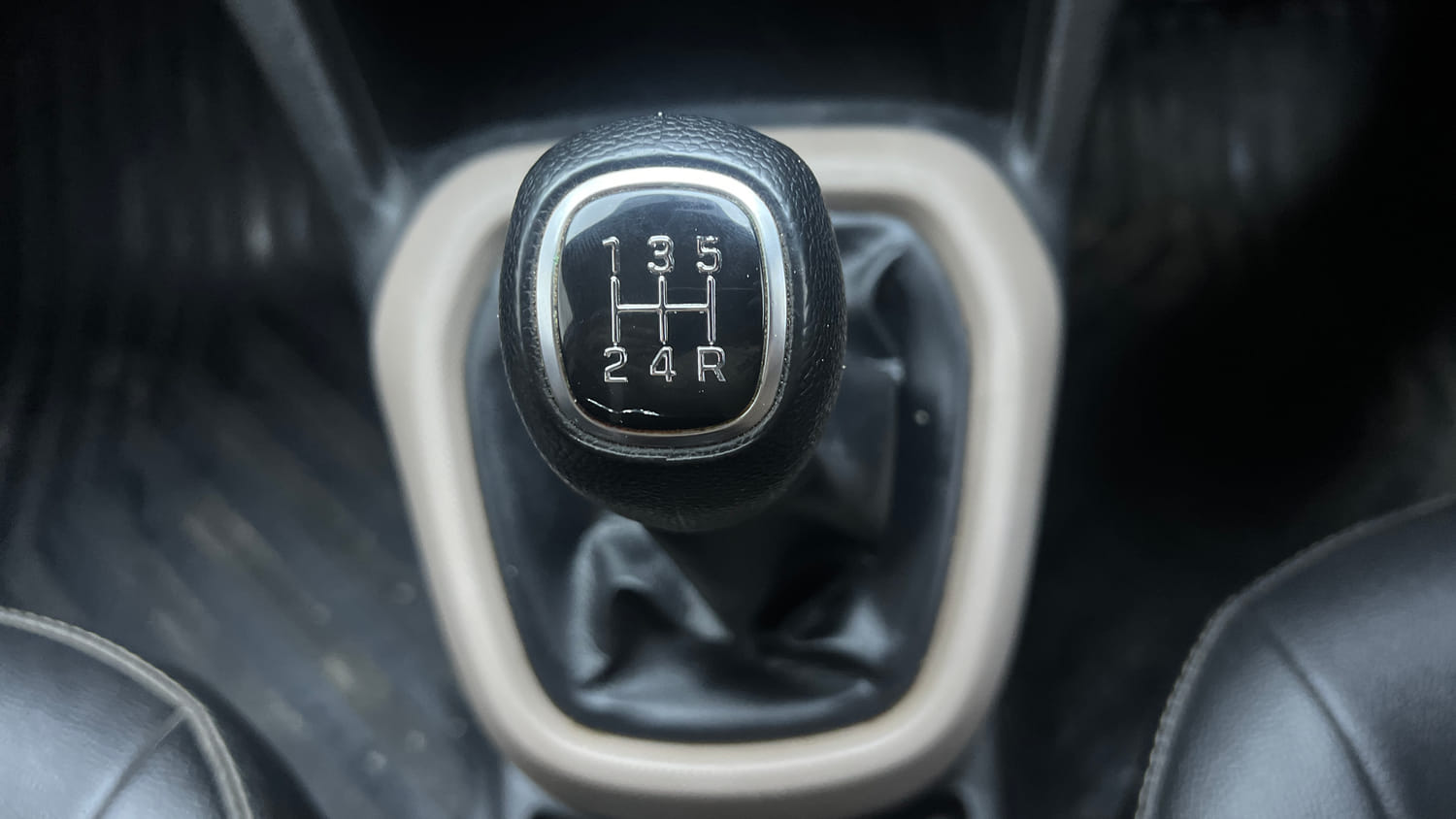 Used 2019 Hyundai Grand i10 Sportz 1.2 Kappa VTVT Petrol Manual interior GEAR  KNOB VIEW