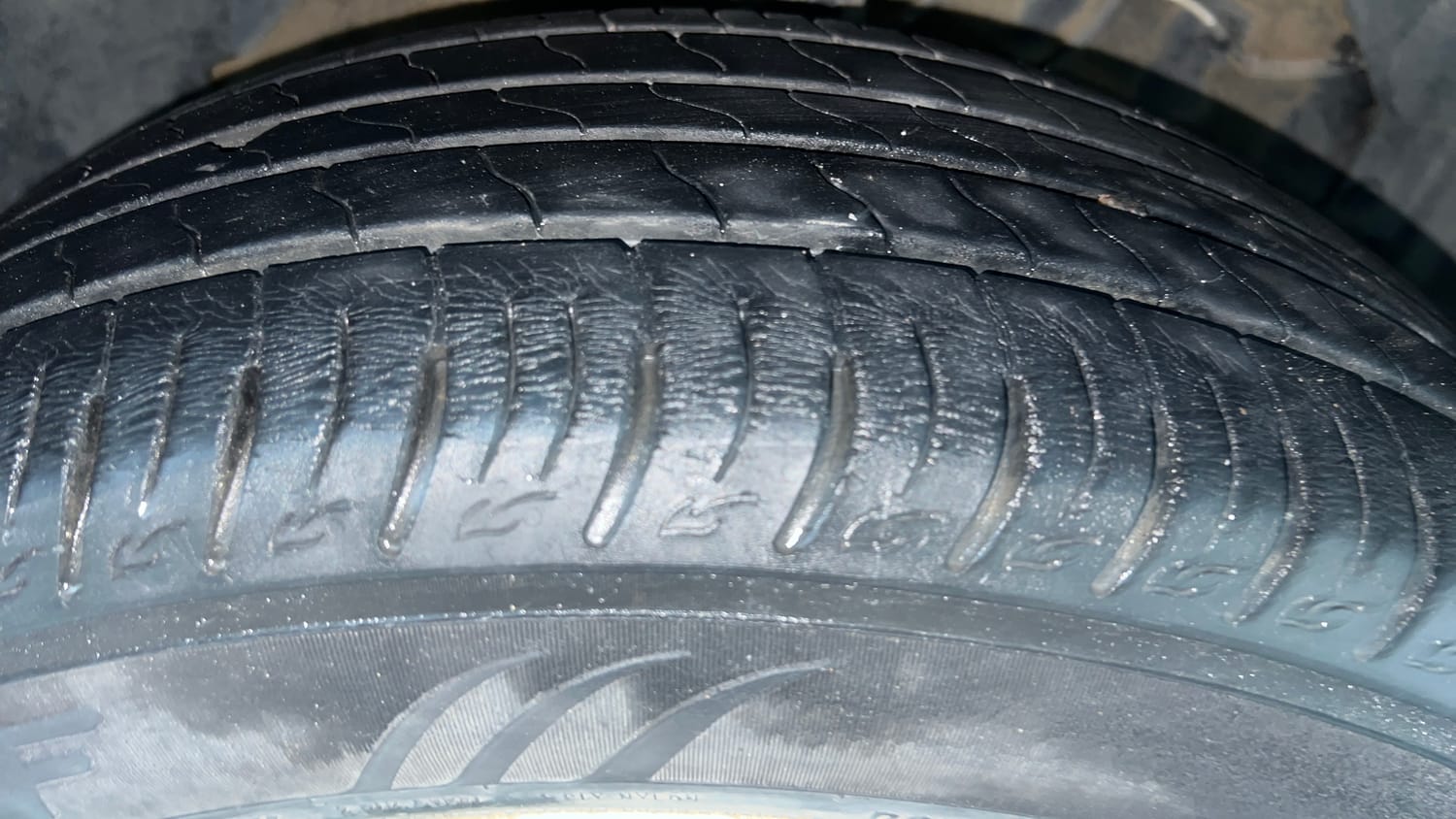 Used 2021 maruti-suzuki Vitara Brezza LXi Petrol Manual tyres RIGHT FRONT TYRE TREAD VIEW