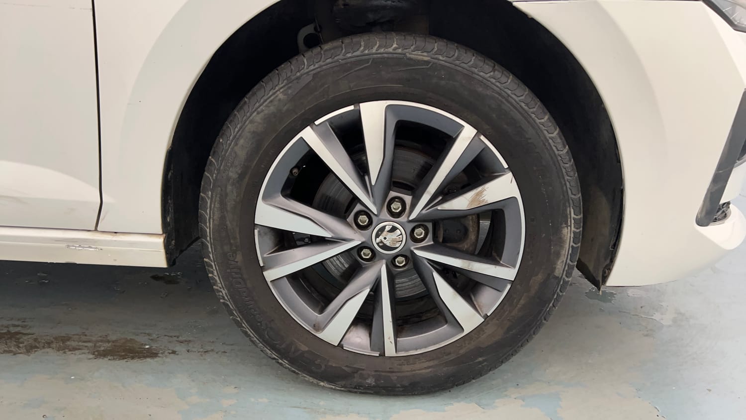 Used 2023 Skoda Slavia Style 1.0L TSI AT Petrol Automatic tyres RIGHT FRONT TYRE RIM VIEW