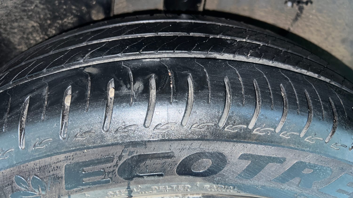 Used 2025 Tata Altroz Accomplished Plus S Petrol 6DCT Petrol Automatic tyres RIGHT REAR TYRE TREAD VIEW