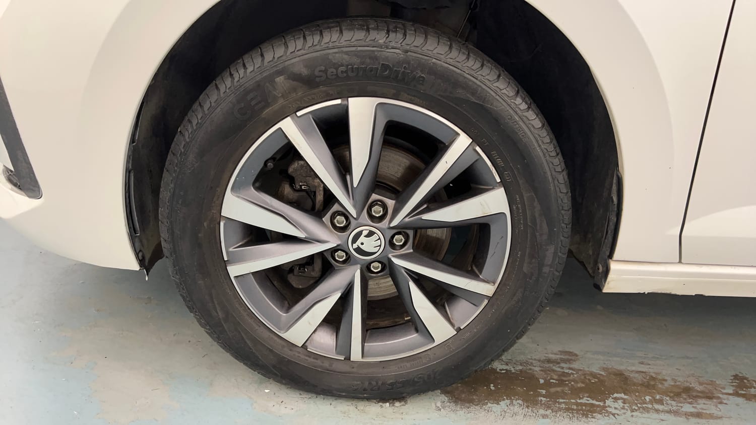 Used 2023 Skoda Slavia Style 1.0L TSI AT Petrol Automatic tyres LEFT FRONT TYRE RIM VIEW