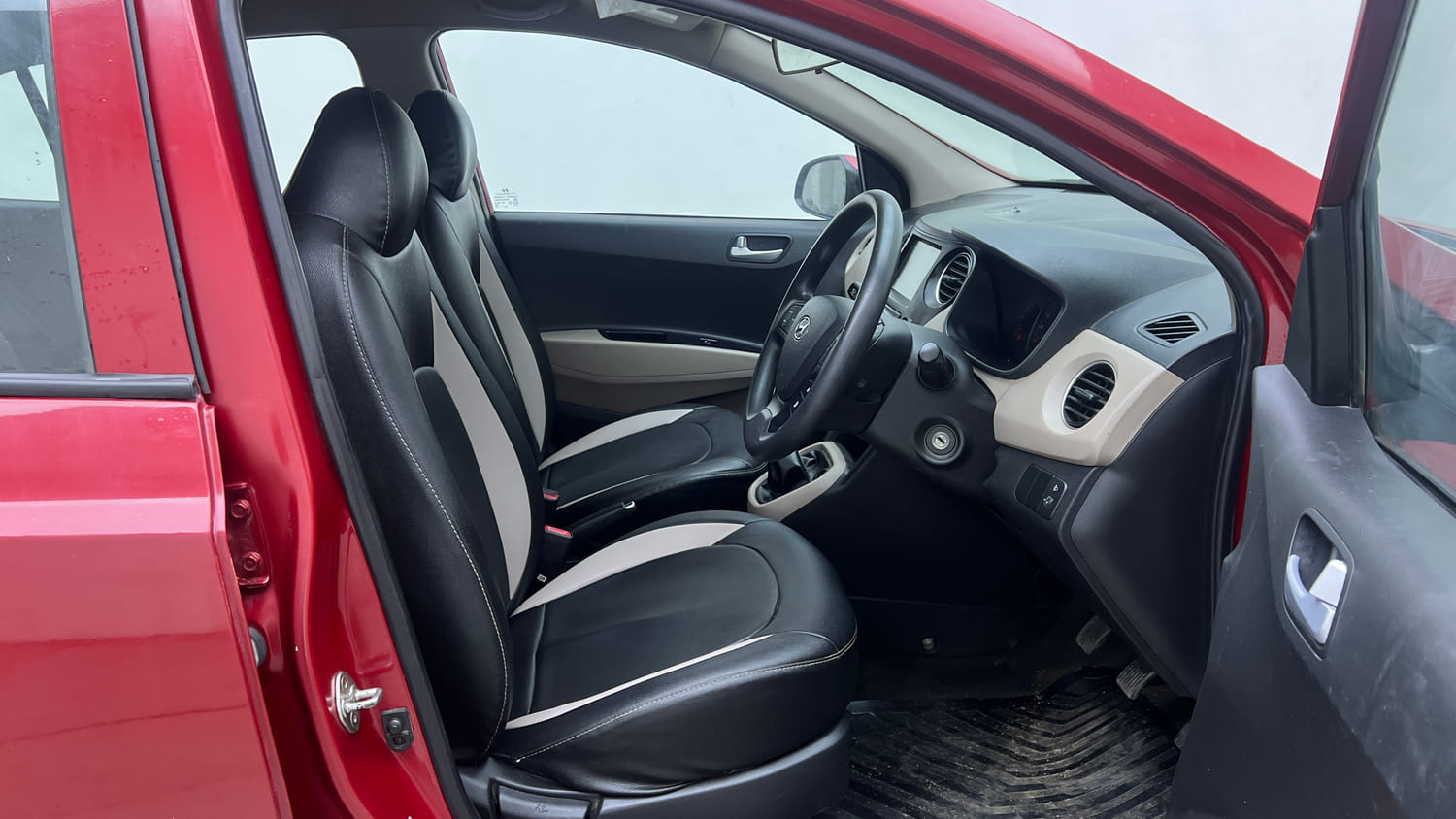 Used 2019 Hyundai Grand i10 Sportz 1.2 Kappa VTVT Petrol Manual interior RIGHT SIDE FRONT DOOR CABIN VIEW