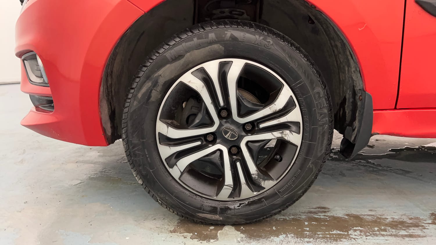 Used 2022 Tata Tiago XZ Plus CNG Cng Manual tyres LEFT FRONT TYRE RIM VIEW