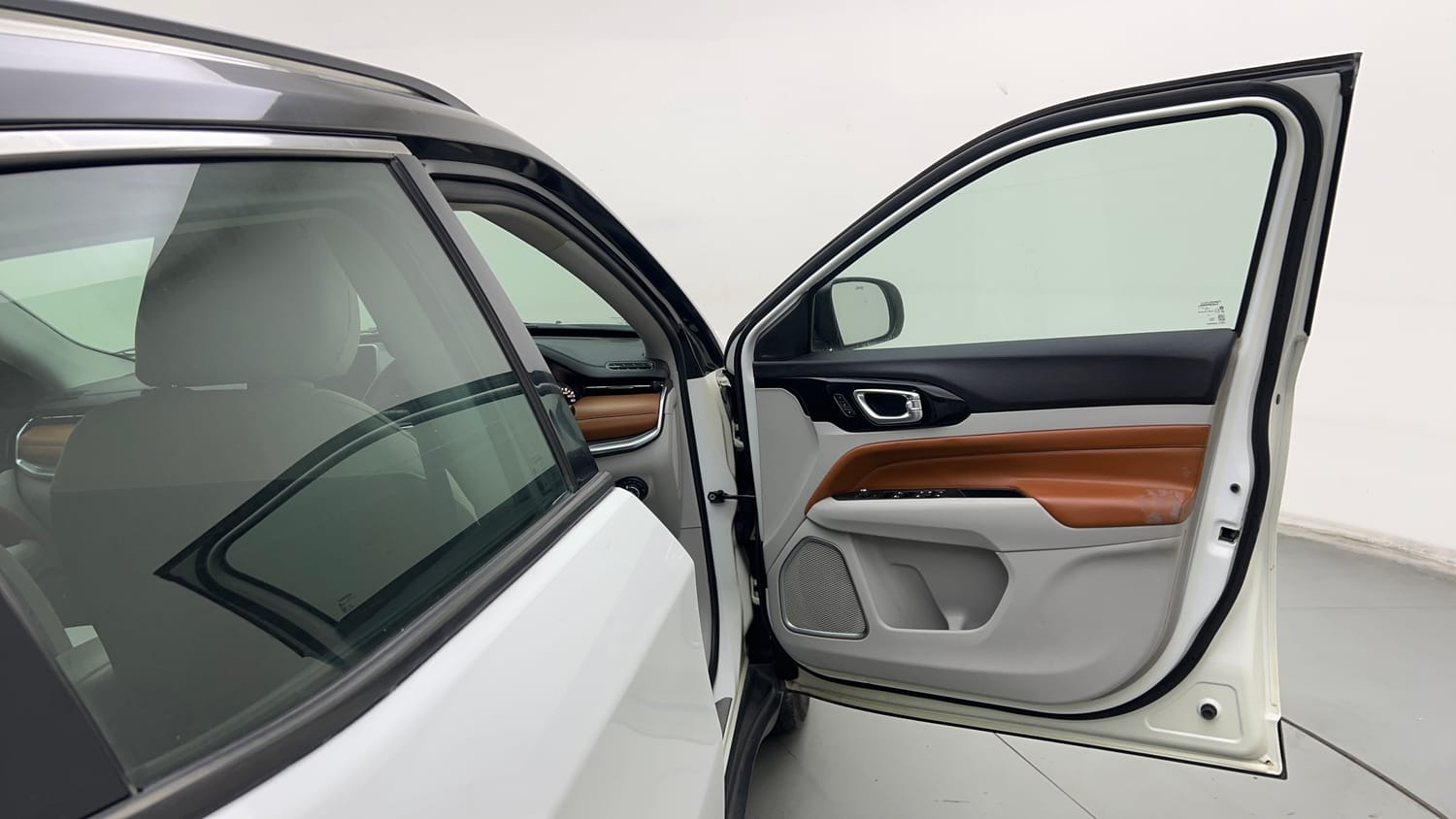 Used 2021 Jeep Compass Limited (O) 2.0 Diesel Diesel Manual interior RIGHT FRONT DOOR OPEN VIEW