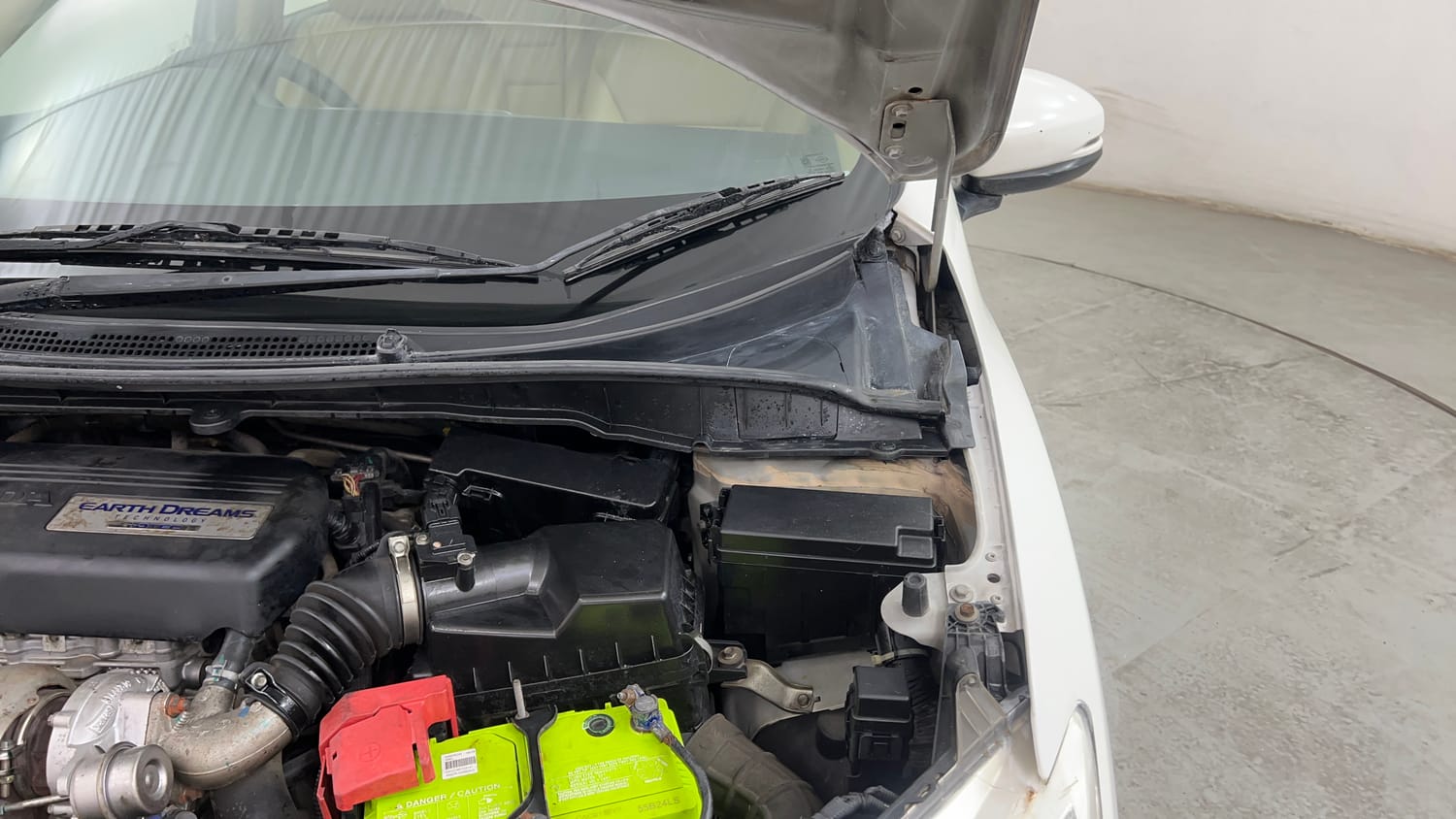 Used 2016 Honda City VX Diesel Diesel Manual engine ENGINE LEFT SIDE HINGE & APRON VIEW