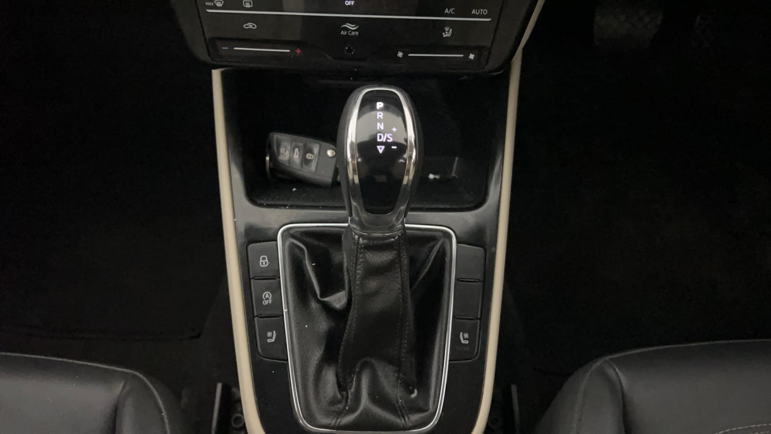 Used 2023 Skoda Slavia Style 1.0L TSI AT Petrol Automatic interior GEAR  KNOB VIEW