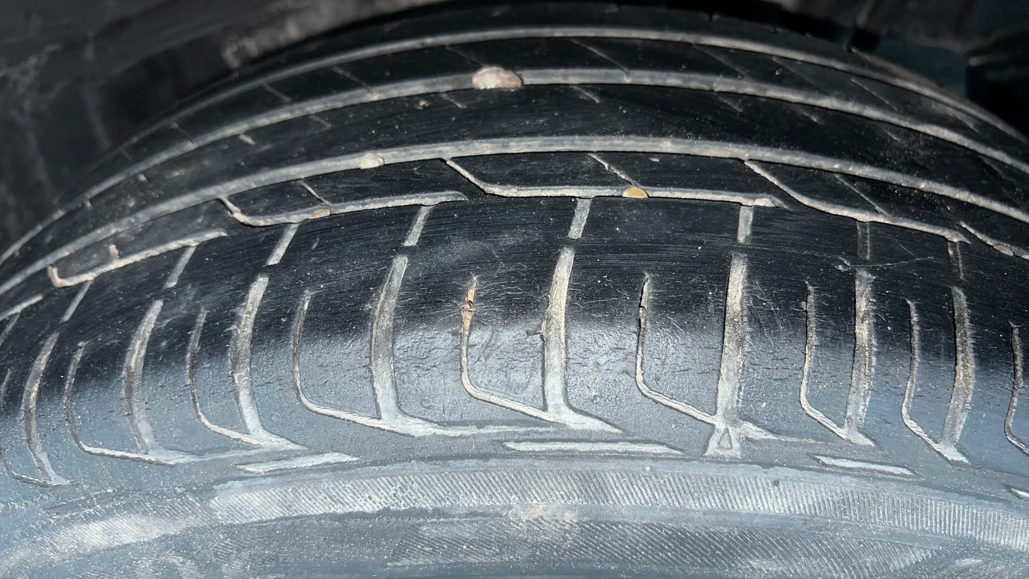 Used 2022 Tata Nexon XM (S) Petrol Manual tyres LEFT REAR TYRE TREAD VIEW