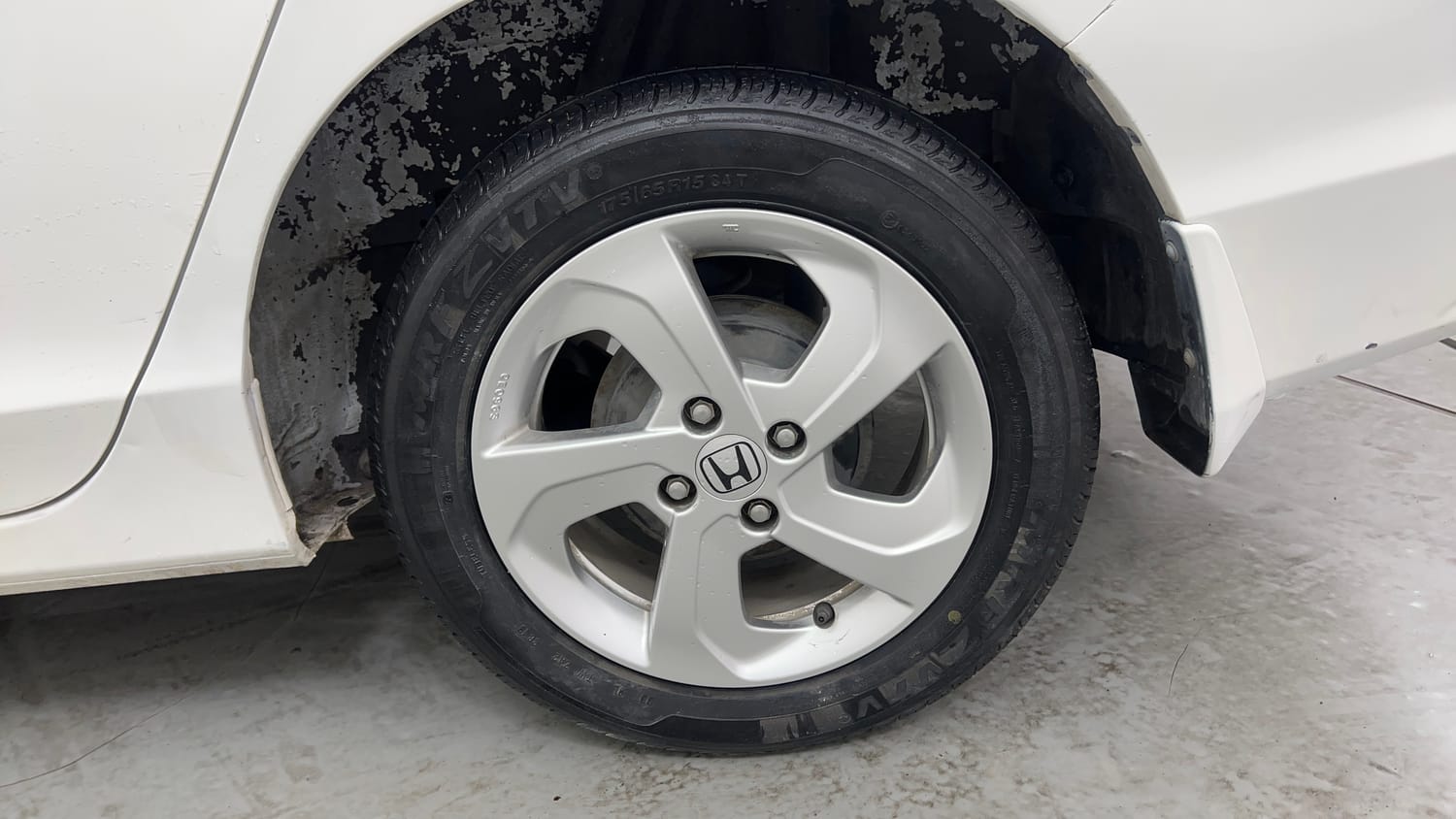 Used 2016 Honda City VX Diesel Diesel Manual tyres LEFT REAR TYRE RIM VIEW