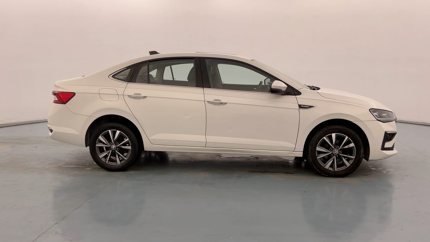 Used 2023 Skoda Slavia Style 1.0L TSI AT Petrol Automatic exterior RIGHT SIDE VIEW