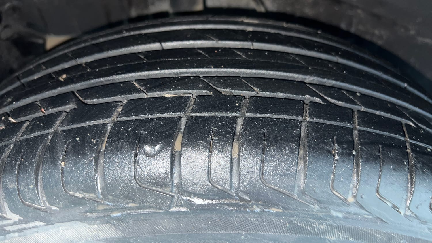 Used 2022 Tata Nexon XM (S) Petrol Manual tyres RIGHT REAR TYRE TREAD VIEW