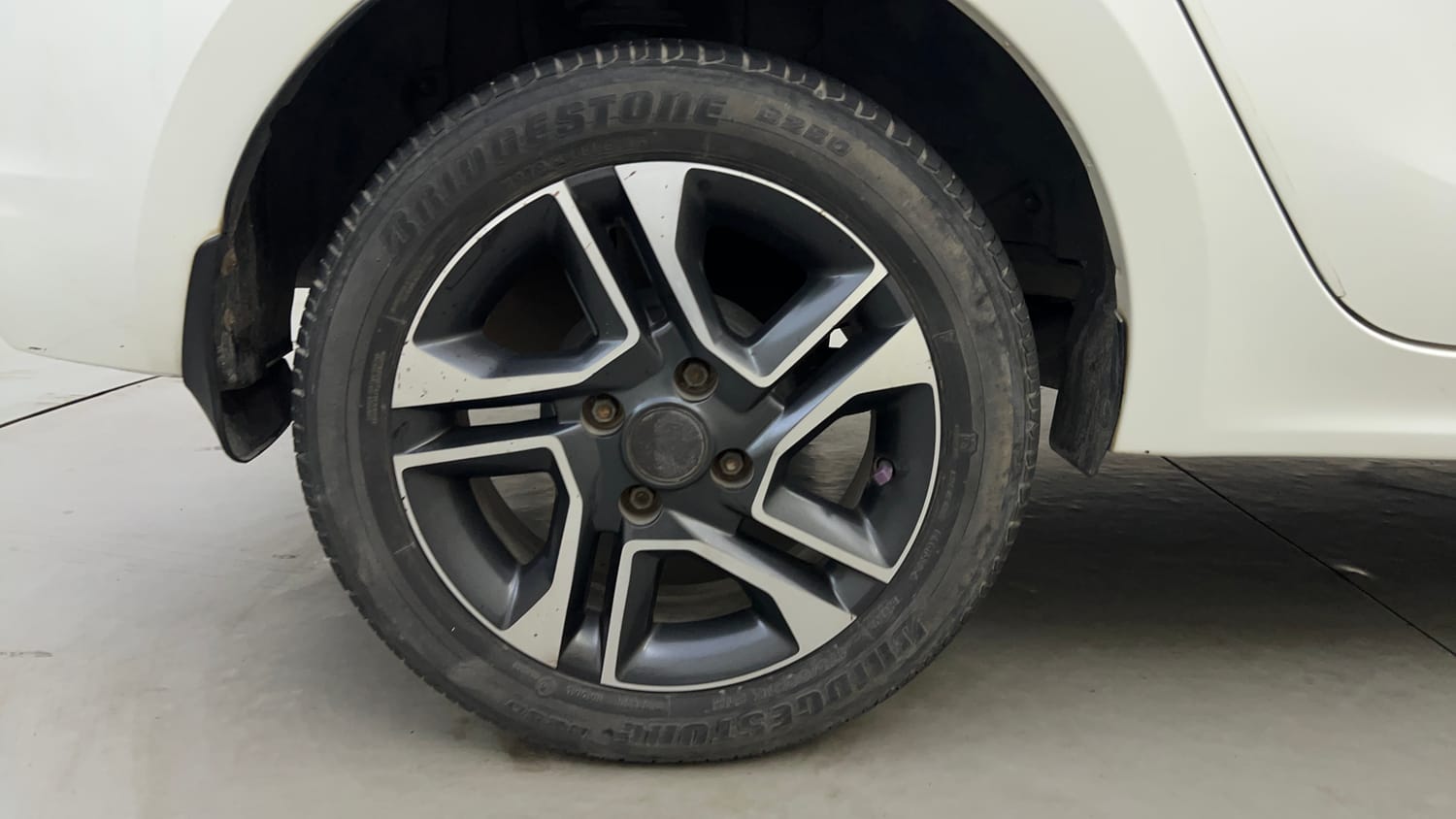 Used 2021 Tata Tigor XZ Plus Petrol Manual tyres RIGHT REAR TYRE RIM VIEW