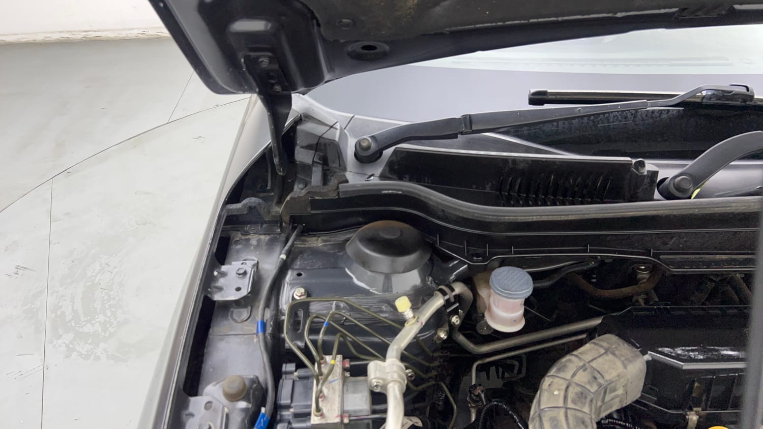 Used 2021 maruti-suzuki Vitara Brezza LXi Petrol Manual engine ENGINE RIGHT SIDE HINGE & APRON VIEW