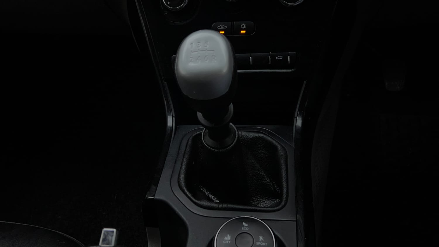Used 2019 Tata Nexon XM Petrol Manual interior GEAR  KNOB VIEW