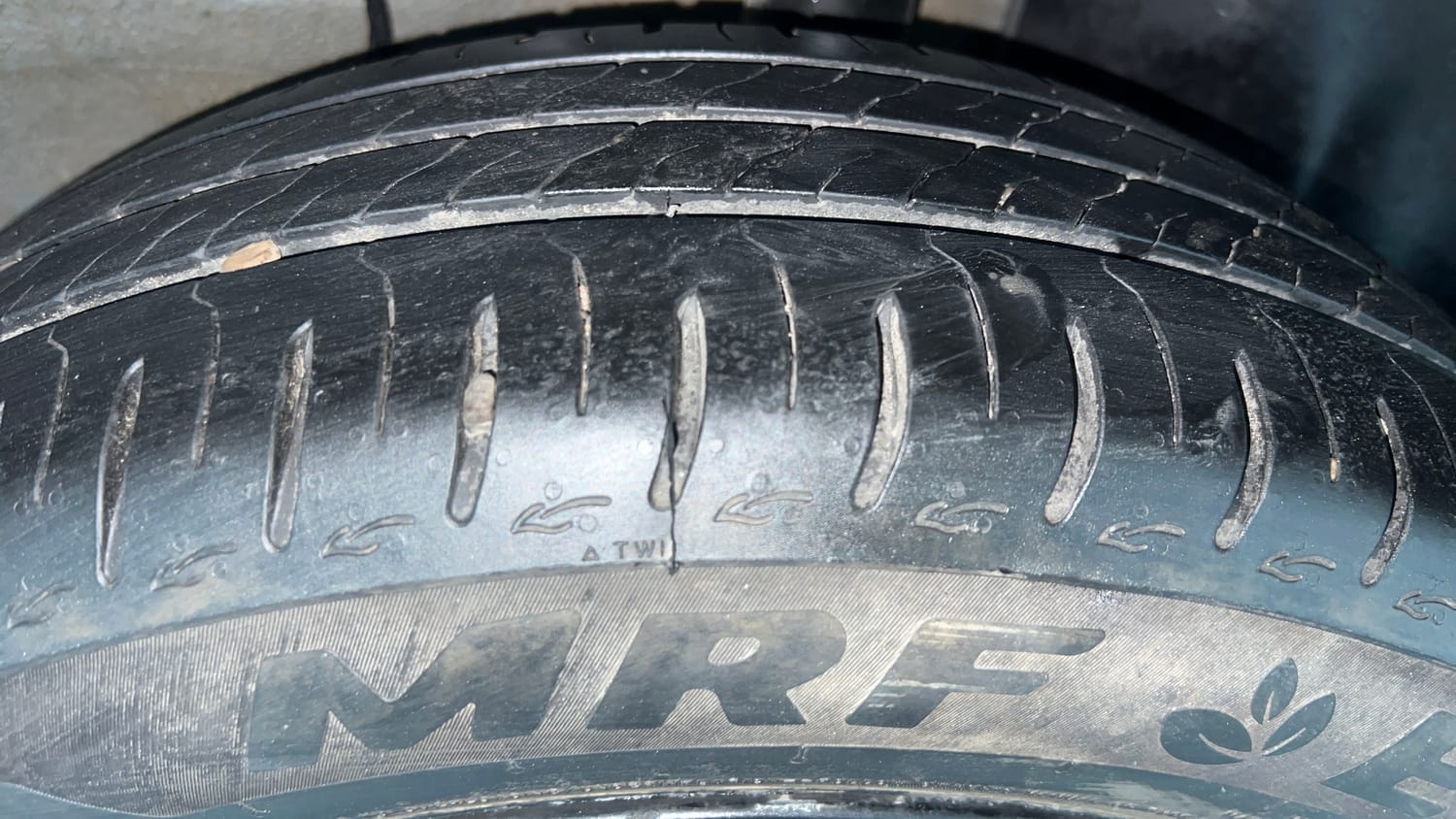 Used 2025 Tata Altroz Accomplished Plus S Petrol 6DCT Petrol Automatic tyres LEFT REAR TYRE TREAD VIEW