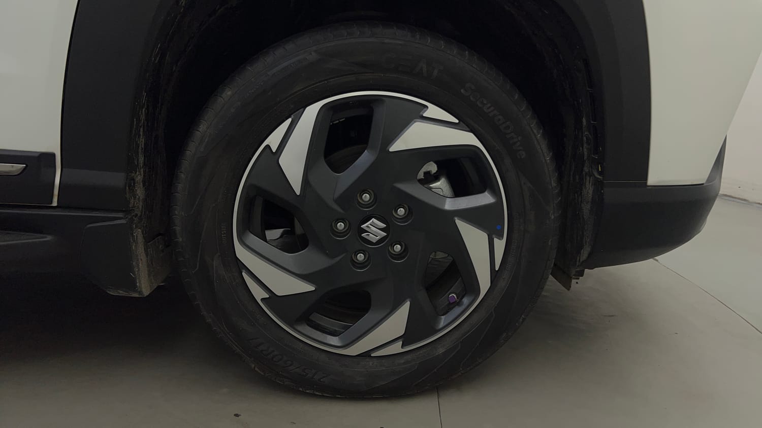 Used 2026 Maruti Suzuki Victoris ZXI+ (O) MT 2W Petrol Manual tyres RIGHT FRONT TYRE RIM VIEW