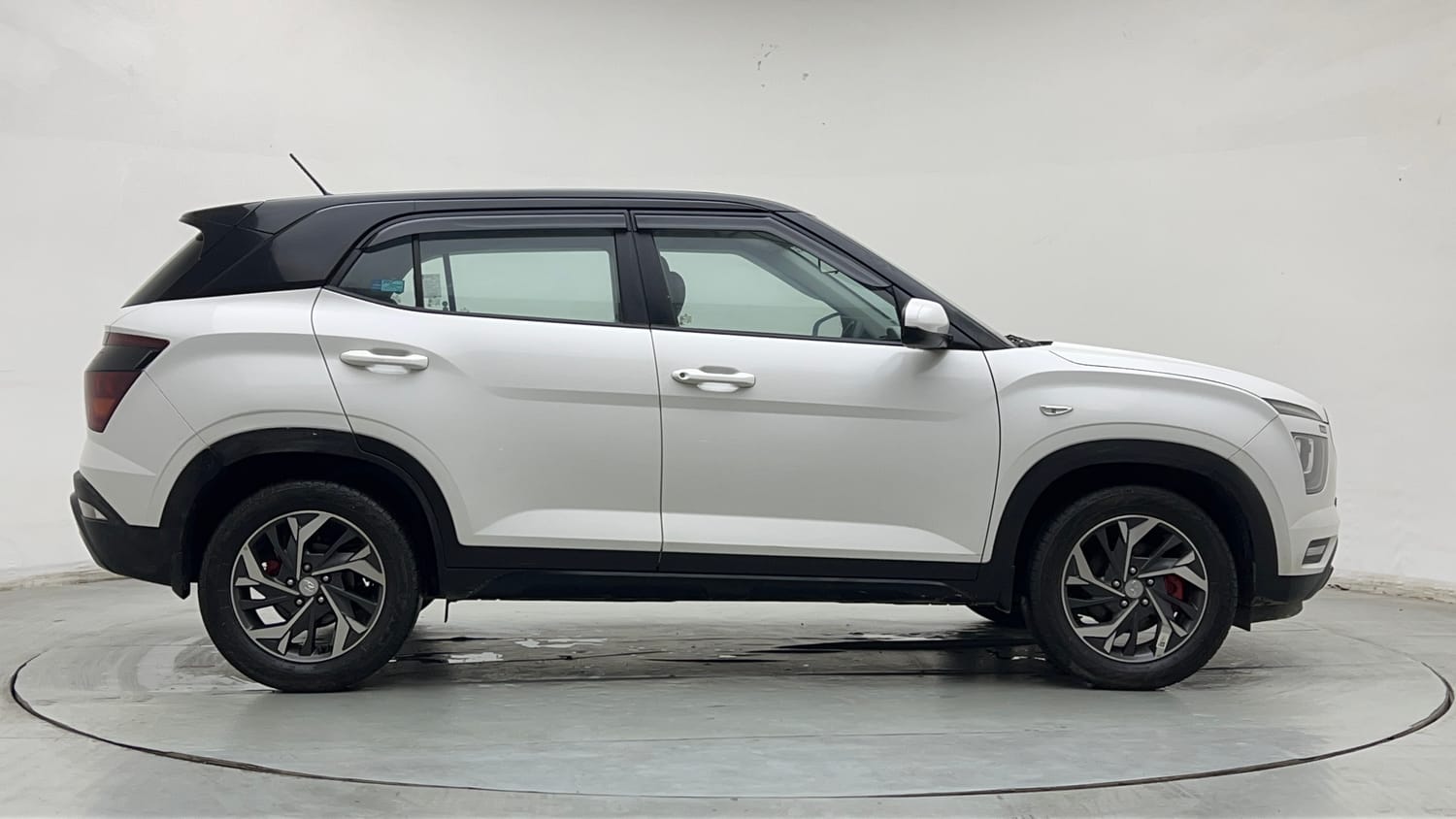 Used 2023 Hyundai Creta E 1.5 Petrol Petrol Manual exterior RIGHT SIDE VIEW