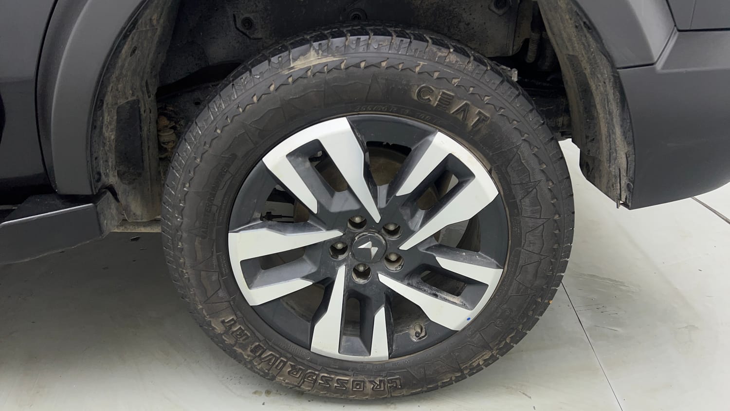 Used 2023 mahindra Thar LX Hard Top Diesel MT 4WD Diesel Manual tyres LEFT REAR TYRE RIM VIEW