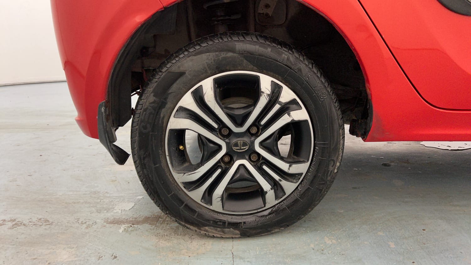 Used 2022 Tata Tiago XZ Plus CNG Cng Manual tyres RIGHT REAR TYRE RIM VIEW