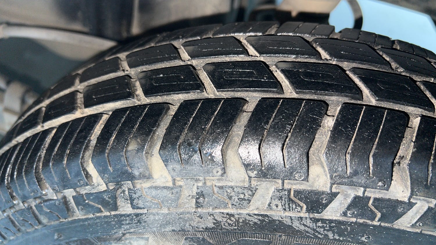 Used 2014 Maruti Suzuki Alto 800 Lxi Petrol Manual tyres LEFT REAR TYRE TREAD VIEW