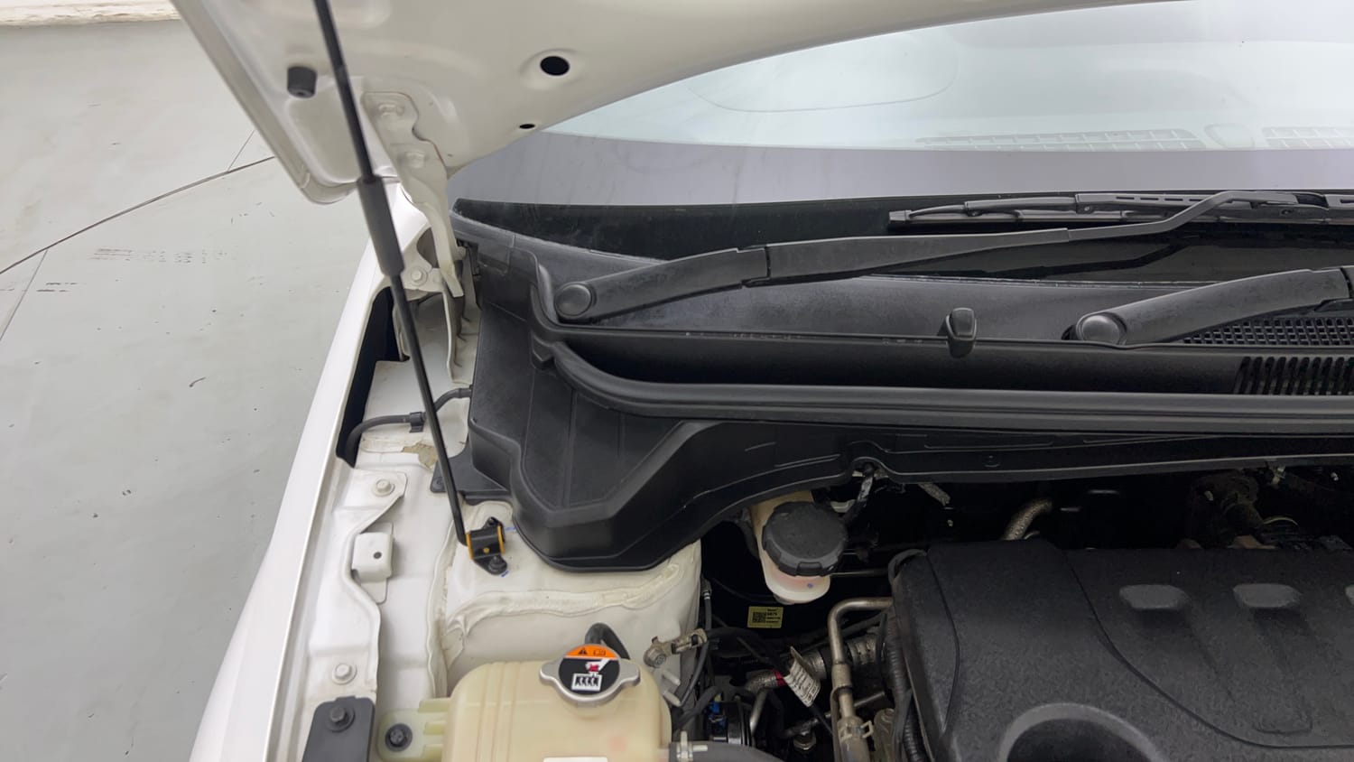 Used 2023 Hyundai i20 N Line N8 1.0 Turbo DCT Petrol Automatic engine ENGINE RIGHT SIDE HINGE & APRON VIEW