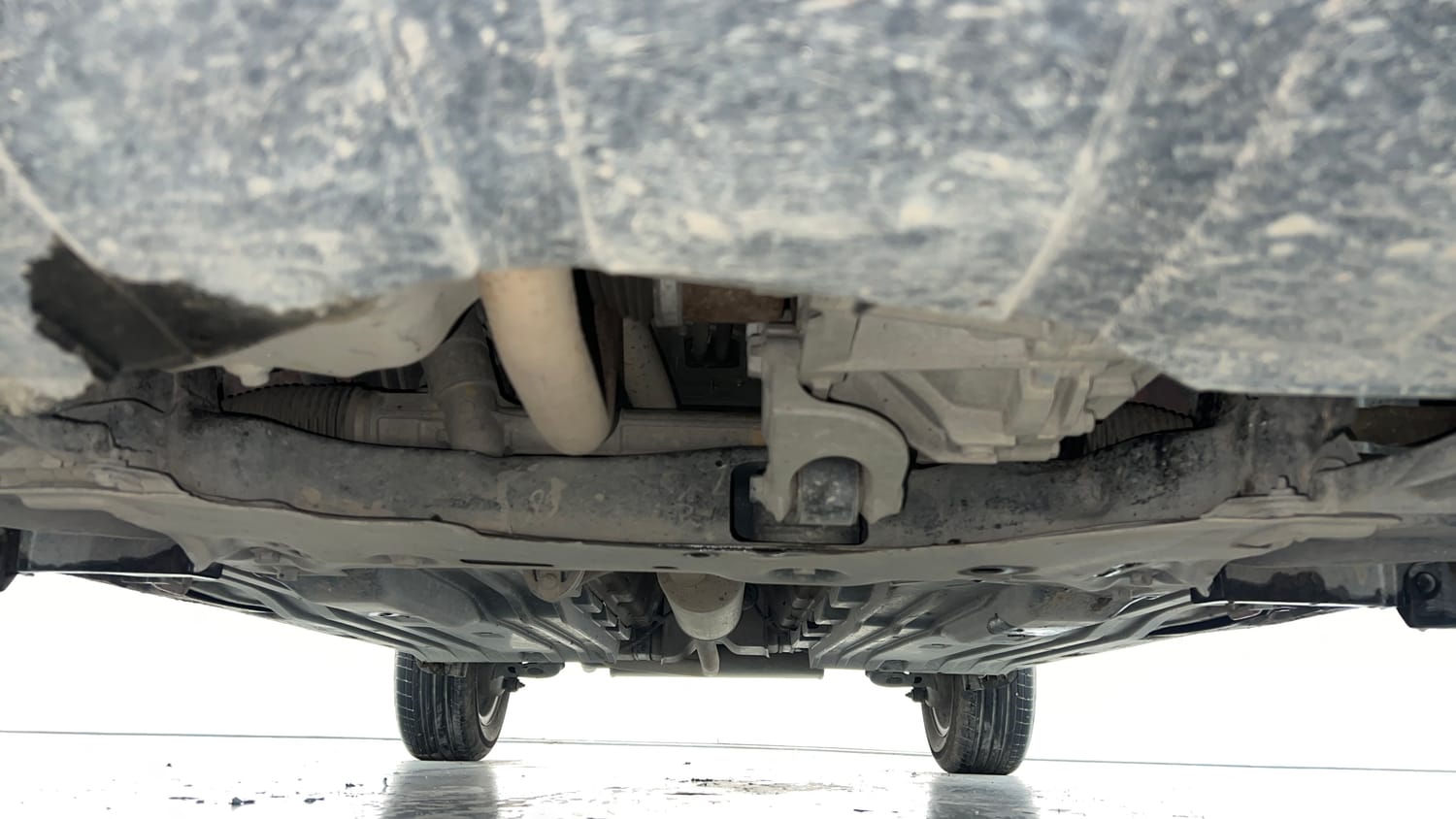Used 2021 Maruti Suzuki Vitara Brezza [2020-2022] ZXI Plus Dual Tone Petrol Manual extra FRONT LEFT UNDERBODY VIEW