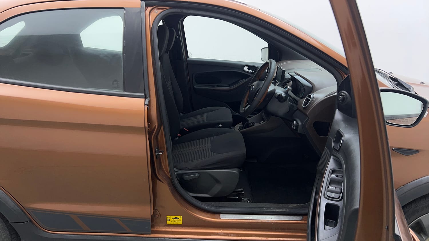 Used 2018 Ford Freestyle Titanium 1.2 Ti-VCT Petrol Manual interior RIGHT SIDE FRONT DOOR CABIN VIEW