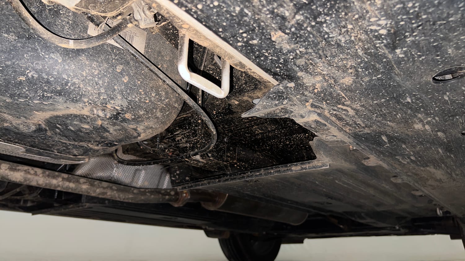 Used 2026 Maruti Suzuki Victoris ZXI+ (O) MT 2W Petrol Manual extra REAR RIGHT UNDERBODY VIEW