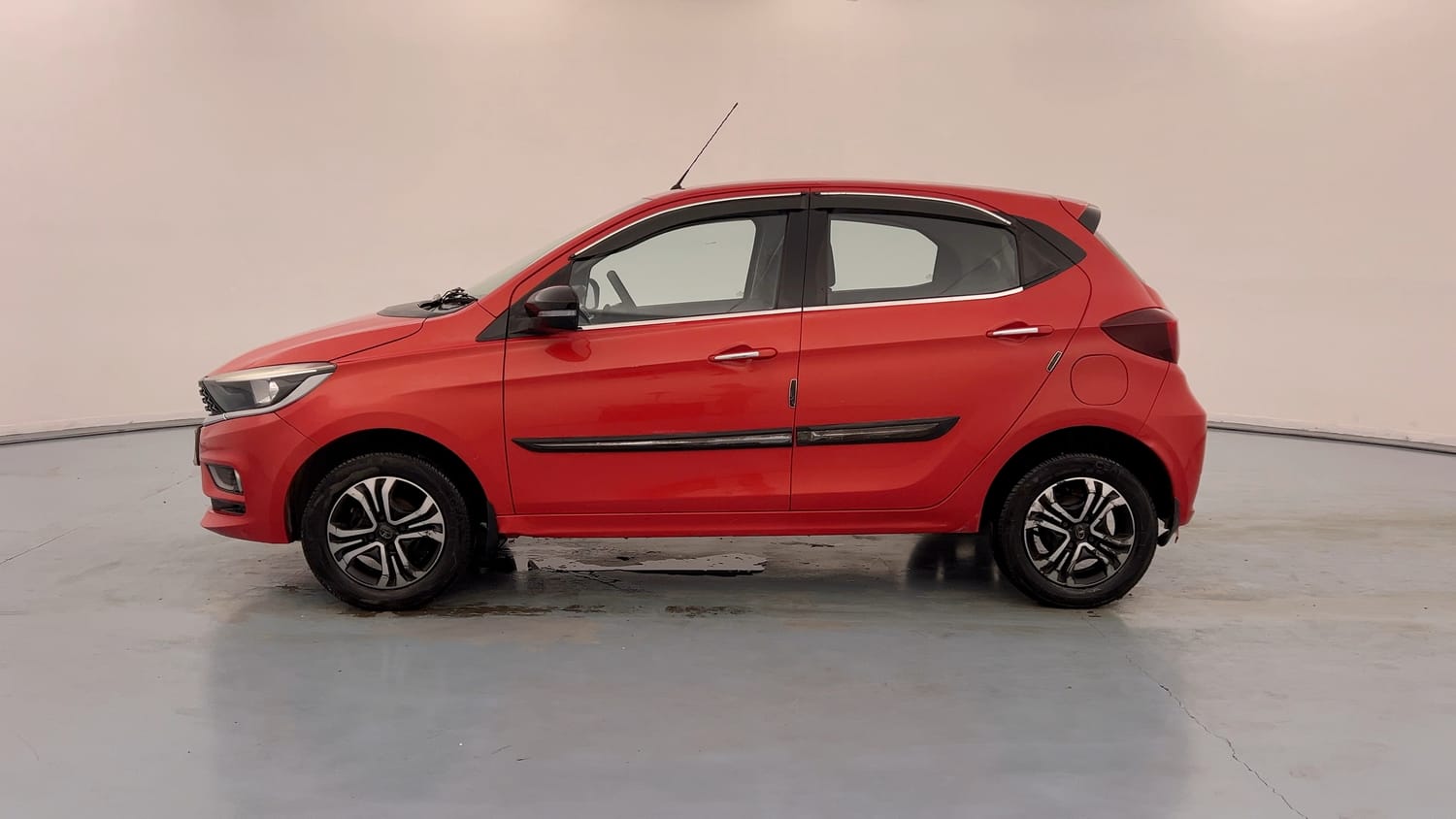 Used 2022 Tata Tiago XZ Plus CNG Cng Manual exterior LEFT SIDE VIEW