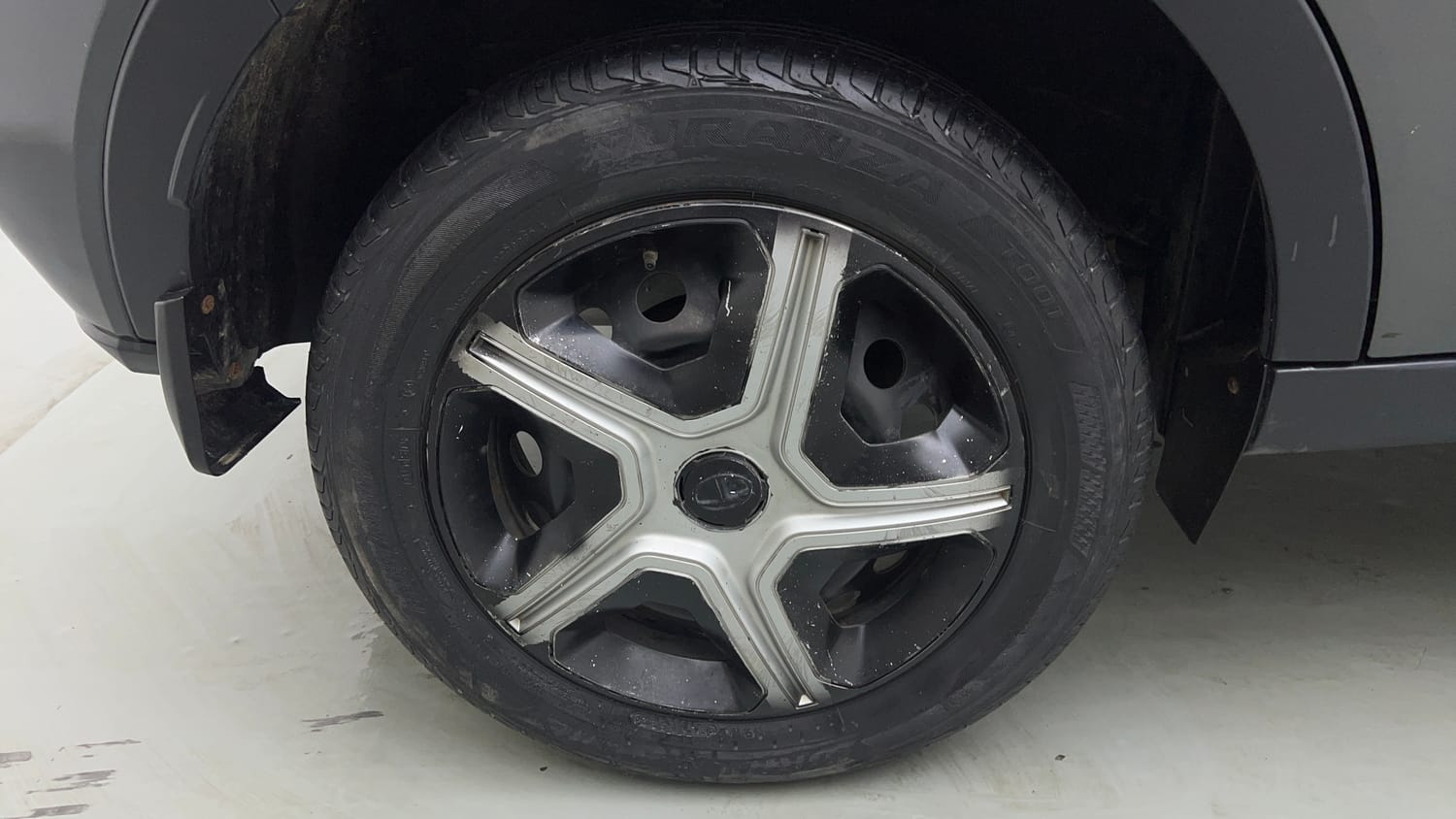 Used 2022 Tata Nexon XM (S) Petrol Manual tyres RIGHT REAR TYRE RIM VIEW