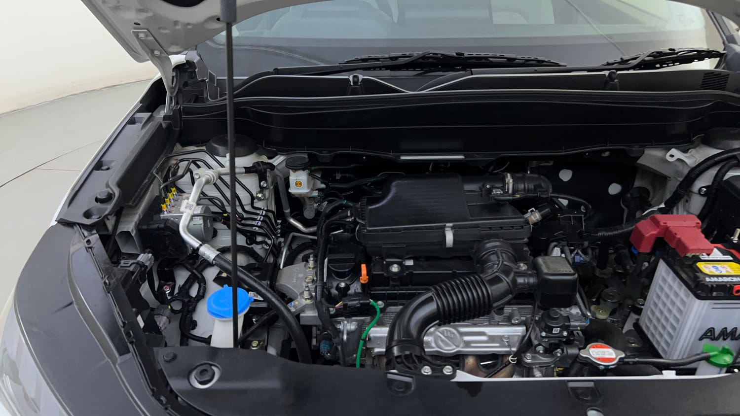 Used 2026 Maruti Suzuki Victoris ZXI+ (O) MT 2W Petrol Manual engine ENGINE RIGHT SIDE HINGE & APRON VIEW