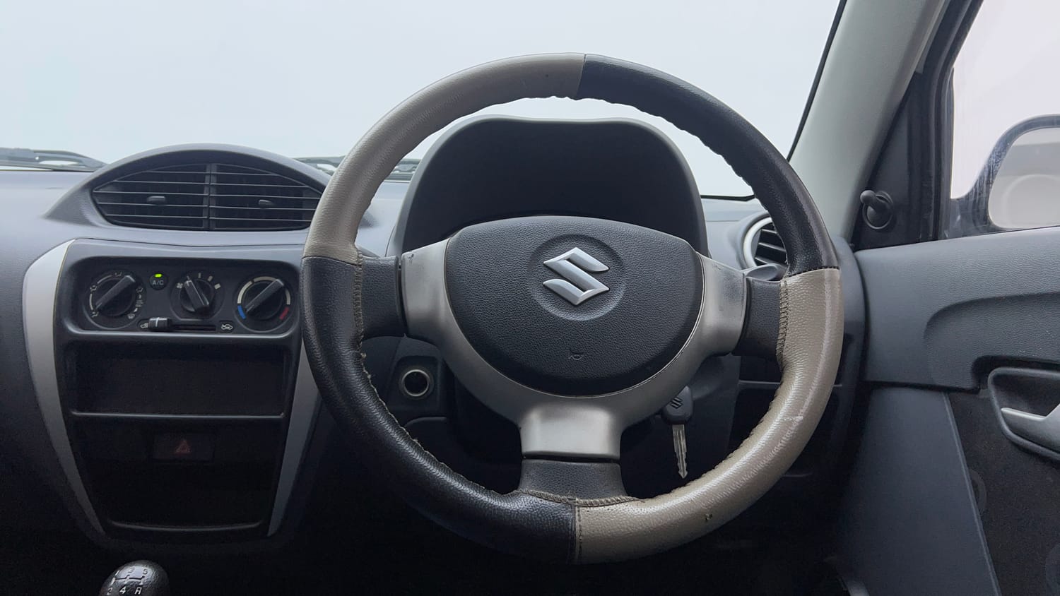 Used 2014 Maruti Suzuki Alto 800 Lxi Petrol Manual interior STEERING VIEW