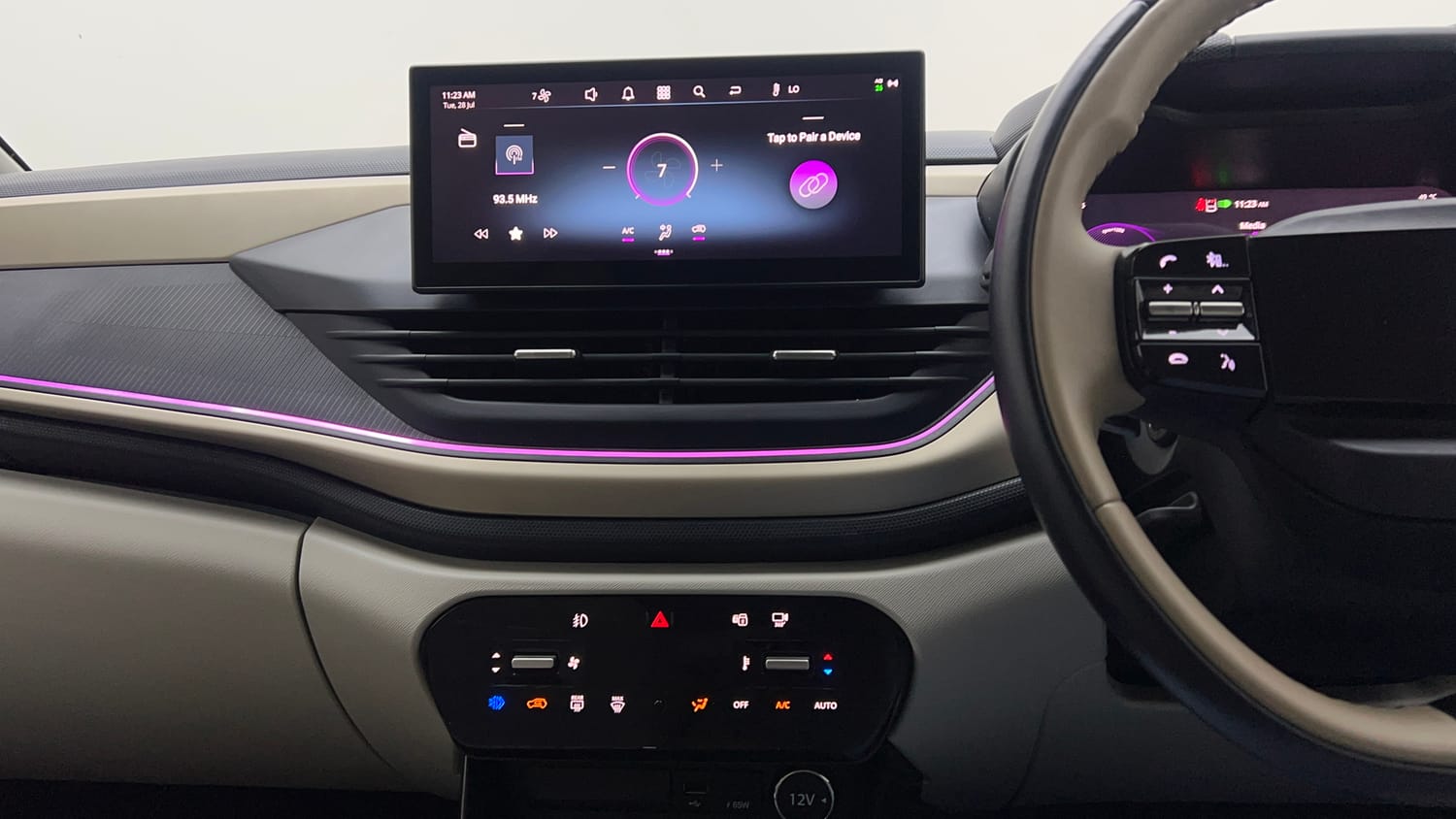 Used 2025 Tata Altroz Accomplished Plus S Petrol 6DCT Petrol Automatic interior MUSIC SYSTEM & AC CONTROL VIEW