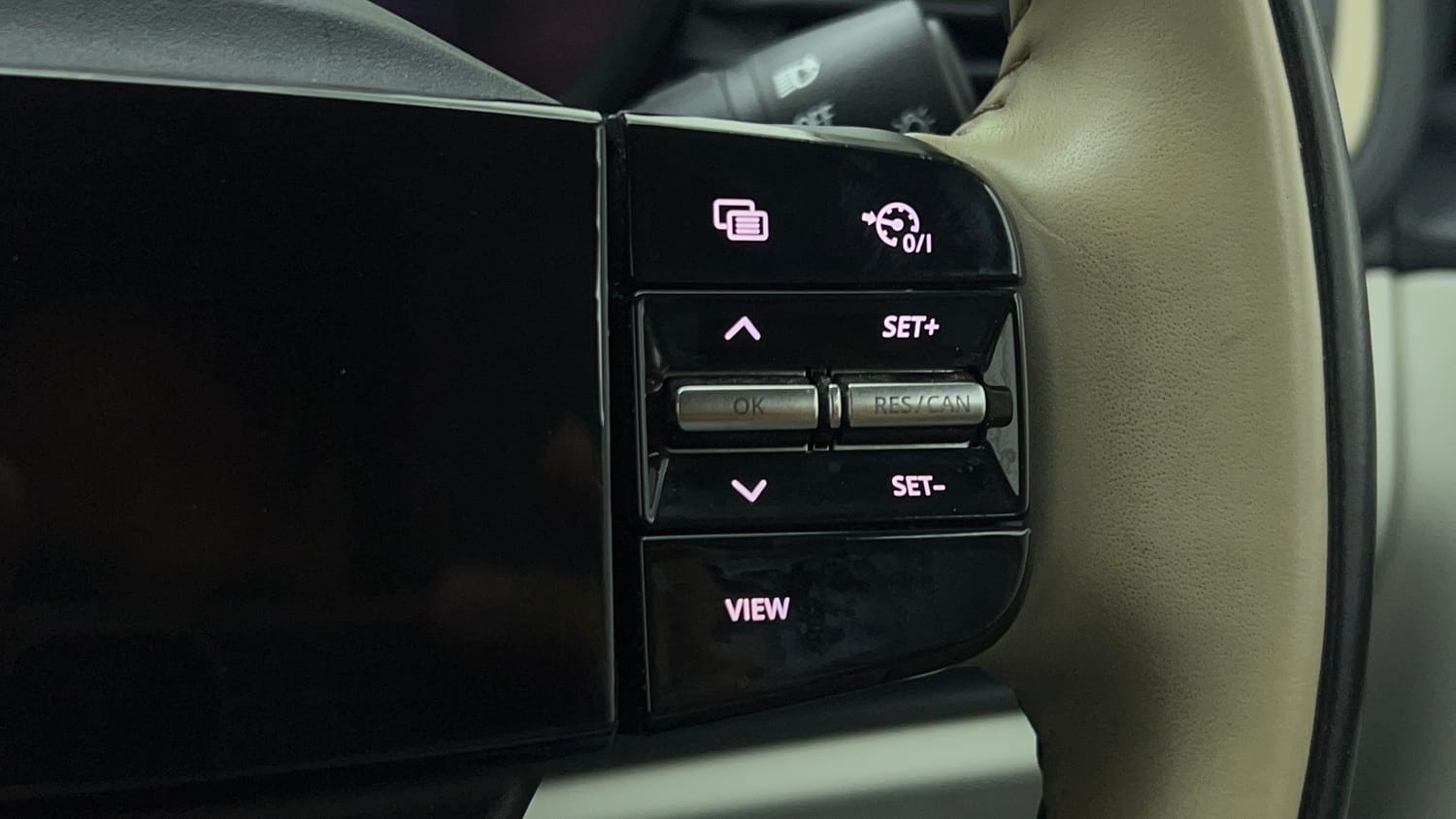Used 2025 Tata Altroz Accomplished Plus S Petrol 6DCT Petrol Automatic top_features Cruise control