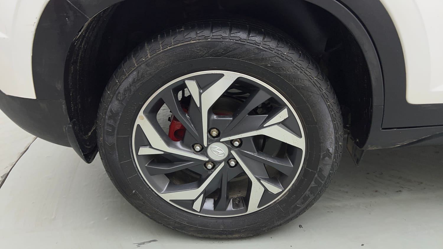 Used 2023 Hyundai Creta E 1.5 Petrol Petrol Manual tyres RIGHT REAR TYRE RIM VIEW