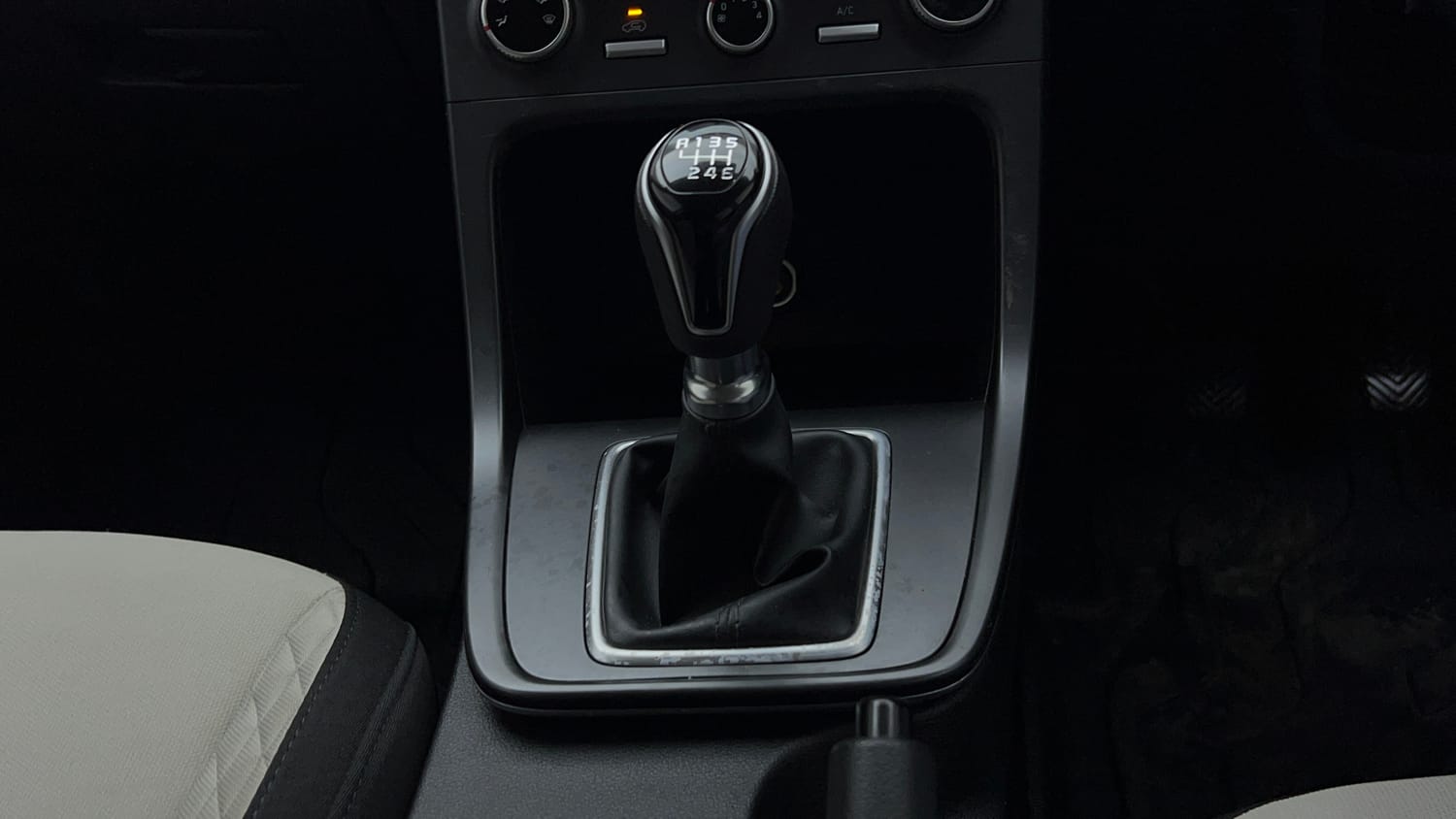 Used 2023 Hyundai Creta E 1.5 Petrol Petrol Manual interior GEAR  KNOB VIEW