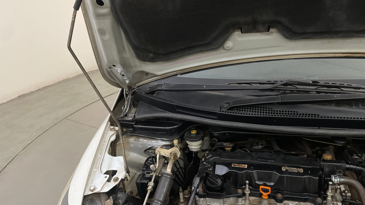 Used 2016 Honda Jazz VX Diesel Diesel Manual engine ENGINE RIGHT SIDE HINGE & APRON VIEW