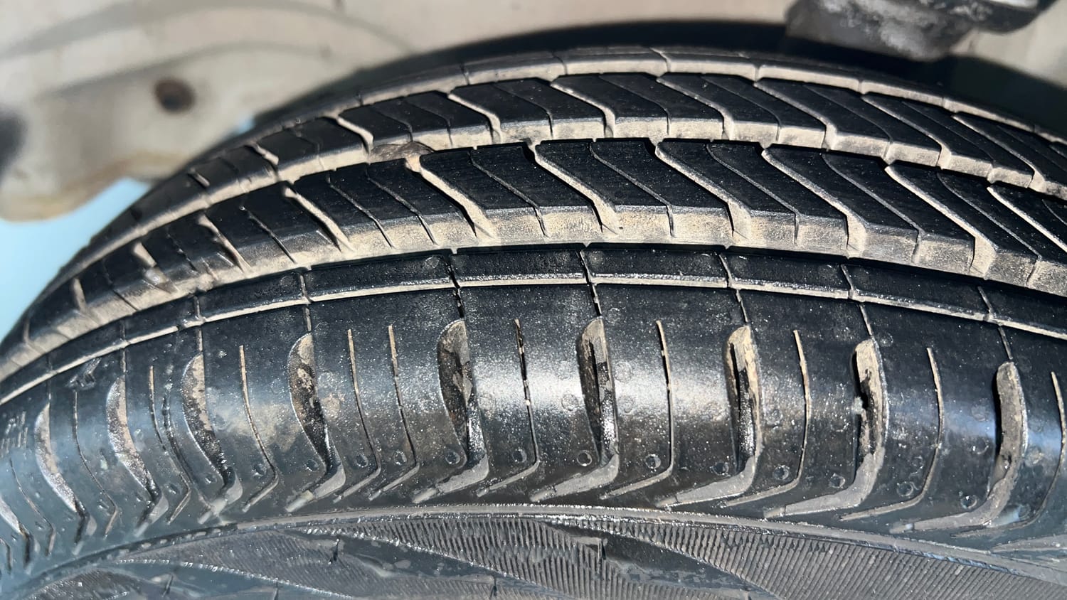 Used 2014 Maruti Suzuki Alto 800 Lxi Petrol Manual tyres LEFT FRONT TYRE TREAD VIEW