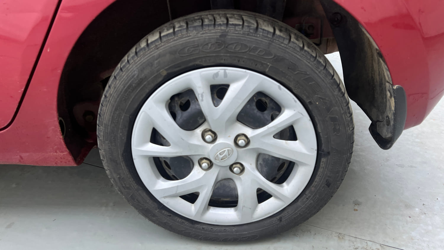 Used 2019 Hyundai Grand i10 Sportz 1.2 Kappa VTVT Petrol Manual tyres LEFT REAR TYRE RIM VIEW