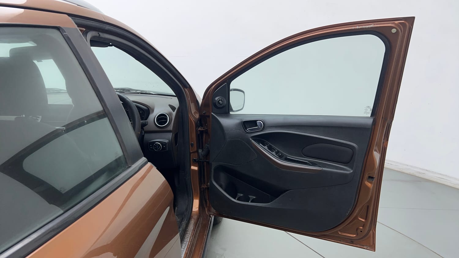 Used 2018 Ford Freestyle Titanium 1.2 Ti-VCT Petrol Manual interior RIGHT FRONT DOOR OPEN VIEW
