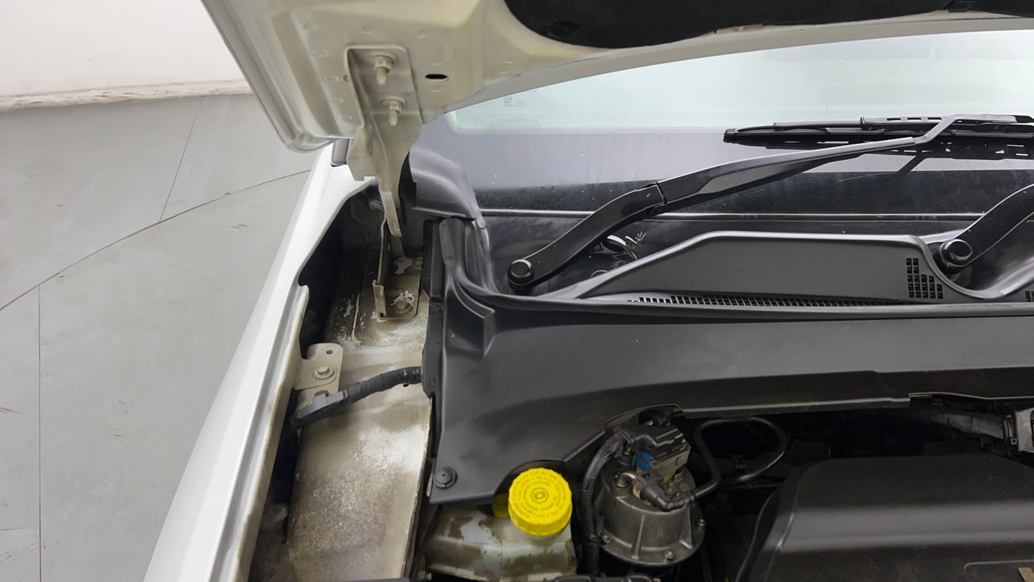 Used 2021 Jeep Compass Limited (O) 2.0 Diesel Diesel Manual engine ENGINE RIGHT SIDE HINGE & APRON VIEW