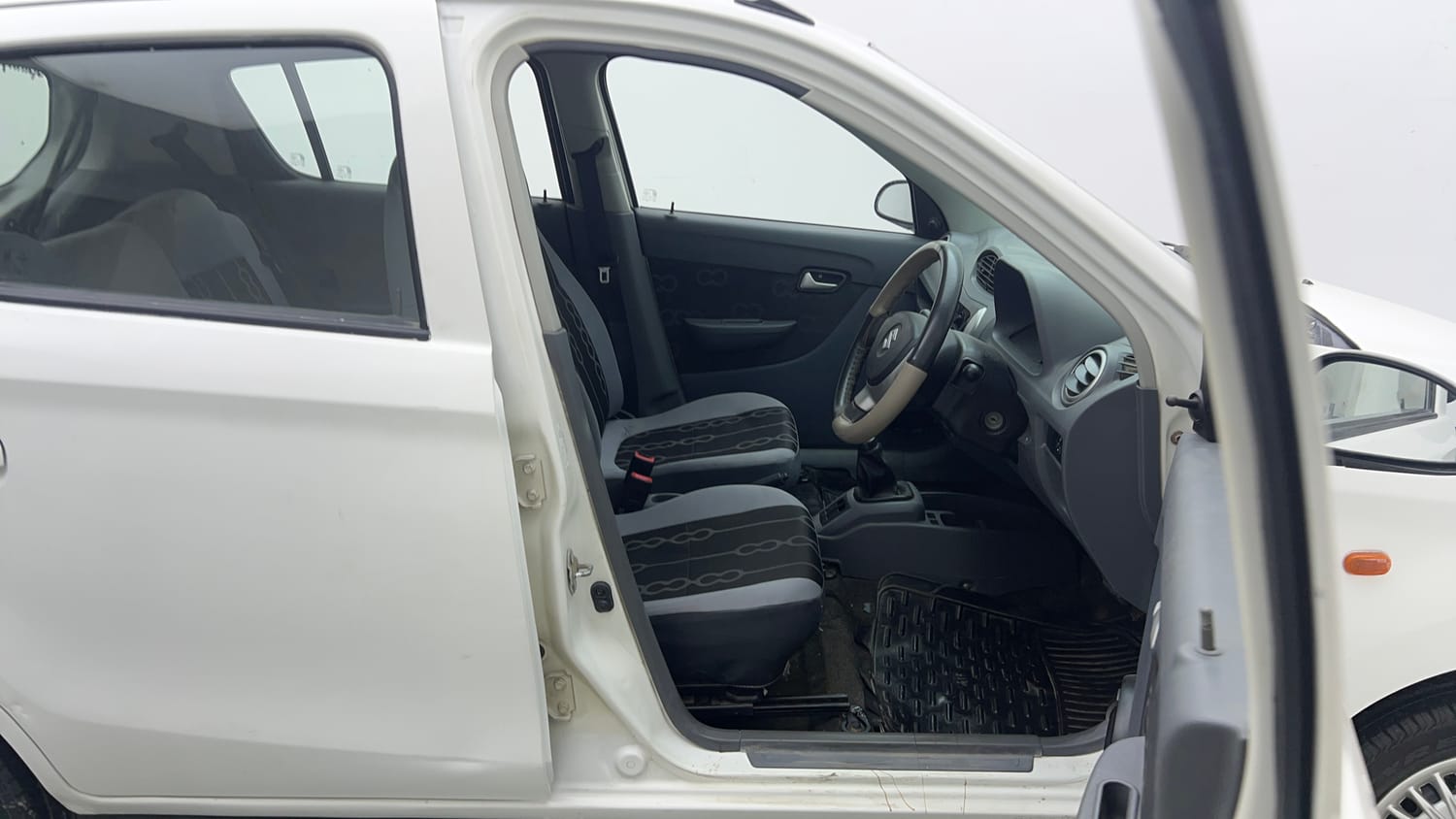Used 2014 Maruti Suzuki Alto 800 Lxi Petrol Manual interior RIGHT SIDE FRONT DOOR CABIN VIEW