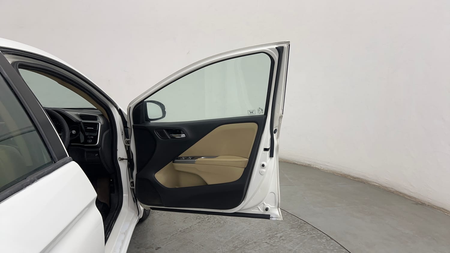 Used 2016 Honda City VX Diesel Diesel Manual interior RIGHT FRONT DOOR OPEN VIEW