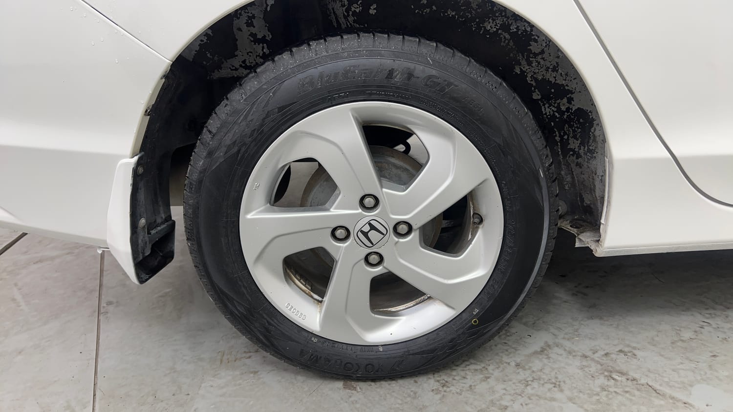 Used 2016 Honda City VX Diesel Diesel Manual tyres RIGHT REAR TYRE RIM VIEW