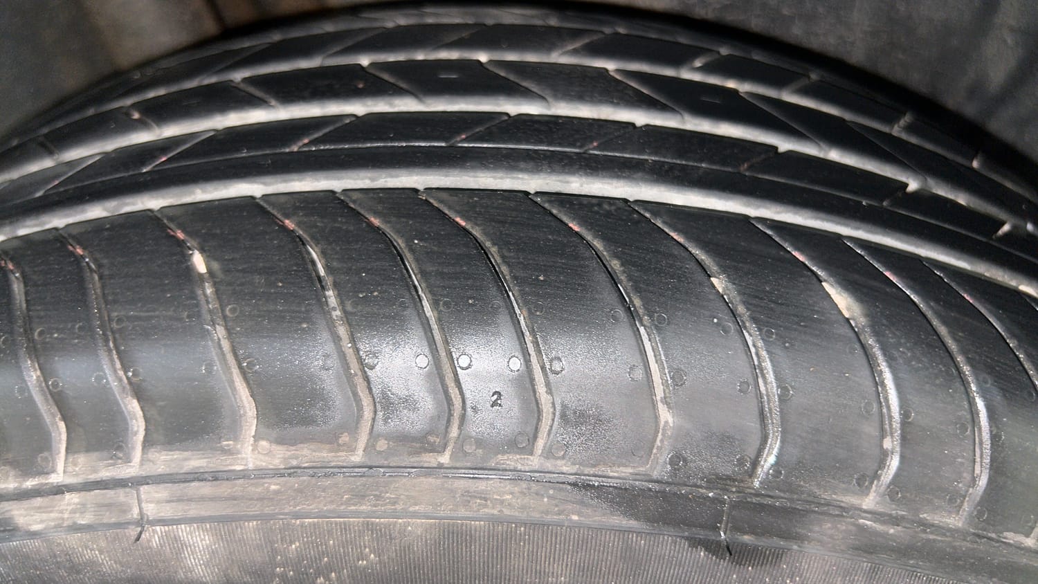 Used 2026 Maruti Suzuki Victoris ZXI+ (O) MT 2W Petrol Manual tyres RIGHT REAR TYRE TREAD VIEW