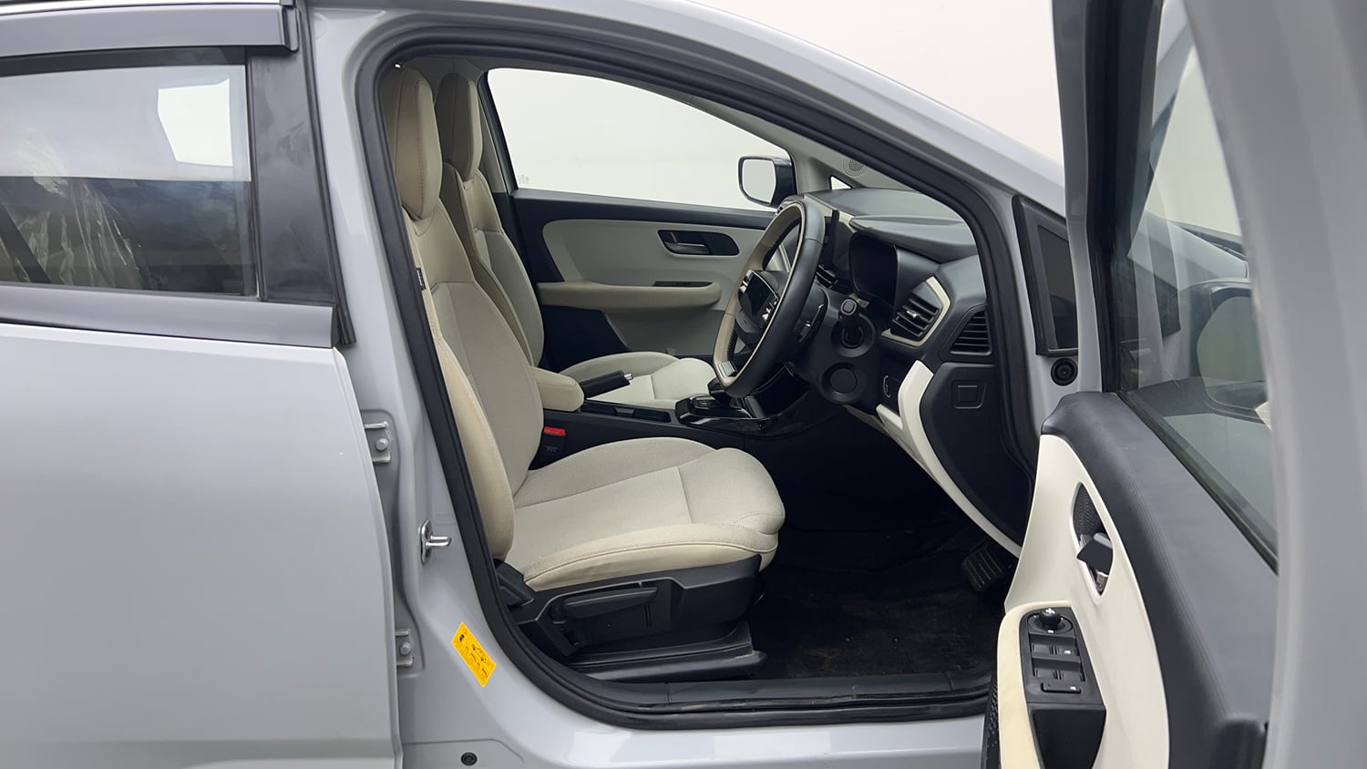 Used 2025 Tata Altroz Accomplished Plus S Petrol 6DCT Petrol Automatic interior RIGHT SIDE FRONT DOOR CABIN VIEW