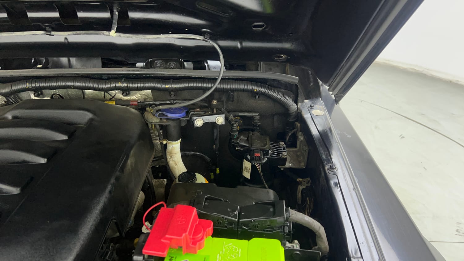 Used 2023 mahindra Thar LX Hard Top Diesel MT 4WD Diesel Manual engine ENGINE LEFT SIDE HINGE & APRON VIEW