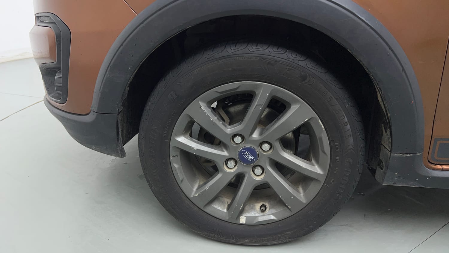 Used 2018 Ford Freestyle Titanium 1.2 Ti-VCT Petrol Manual tyres LEFT FRONT TYRE RIM VIEW